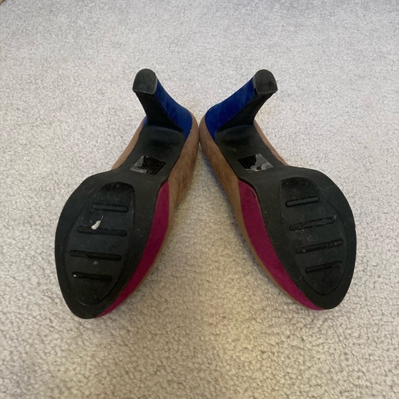 N Y L A suede platform pumps size 9 - Picture 3 of 10